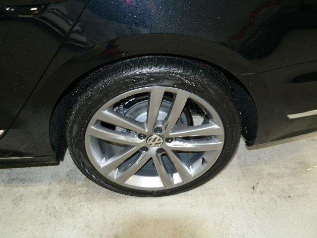 2017 Volkswagen Passat 1.8T R-Line 4dr Sedan